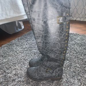 Knee high womens boots size 6